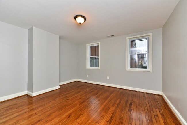 Building Photo - 1921 9 1/2 St NW