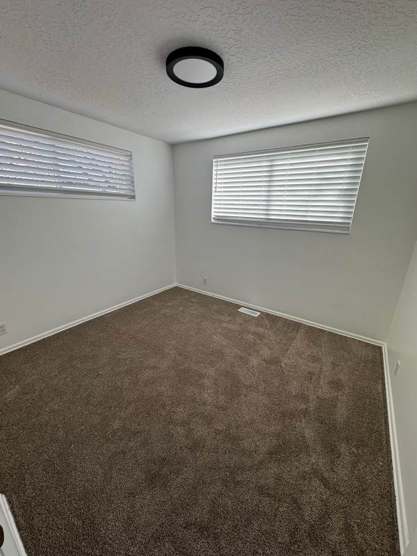 Building Photo - 7 E Diamond St