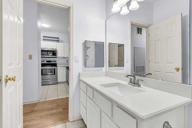 Building Photo - 1600 Long Grove Dr