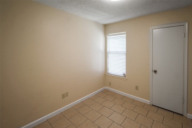 Building Photo - 11614 Gullwood Dr