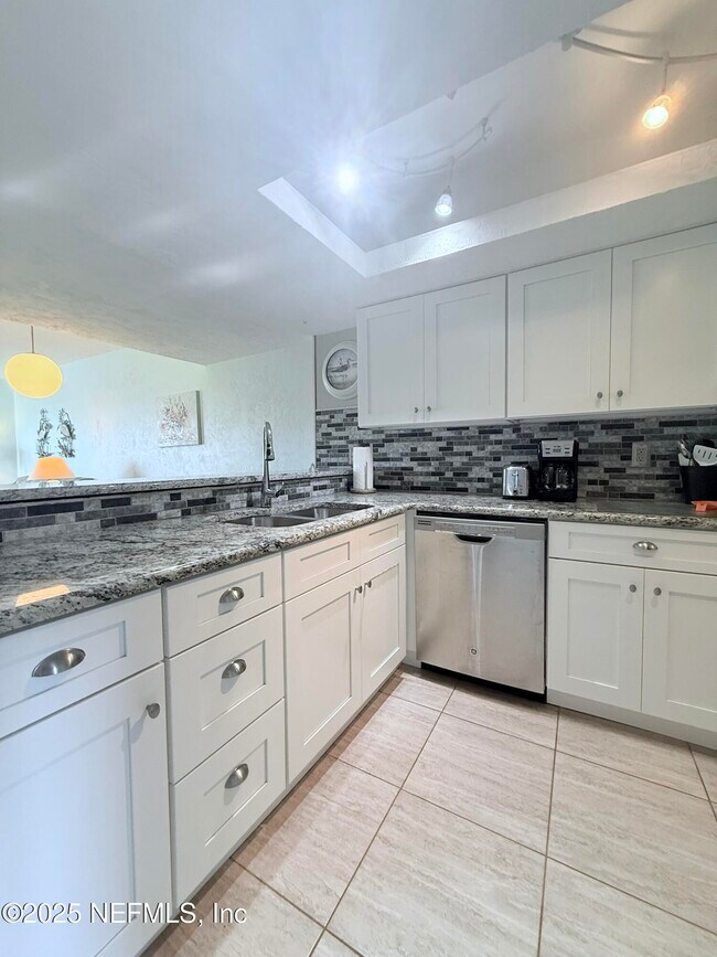 Building Photo - 5650-5A1A A1A S