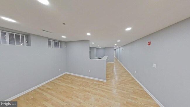 Building Photo - 1831 W Diamond St