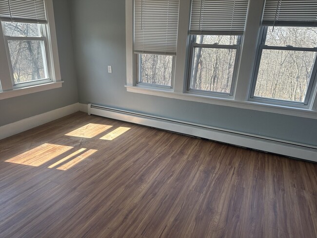 Building Photo - 56 Howe Ave