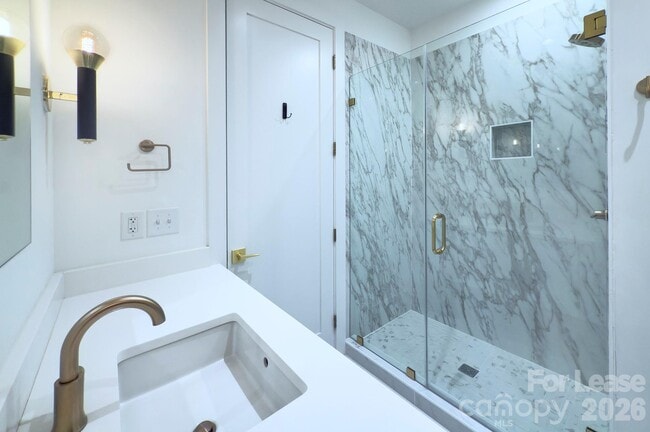 Building Photo - 2737 Shenandoah Ave