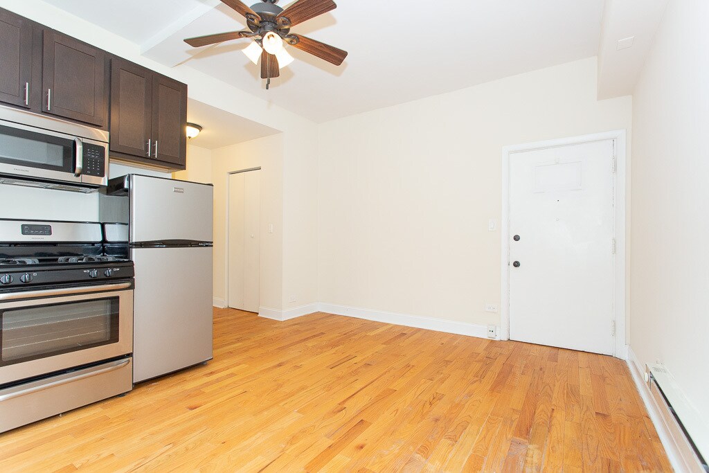 Building Photo - 4735 N Hermitage Ave