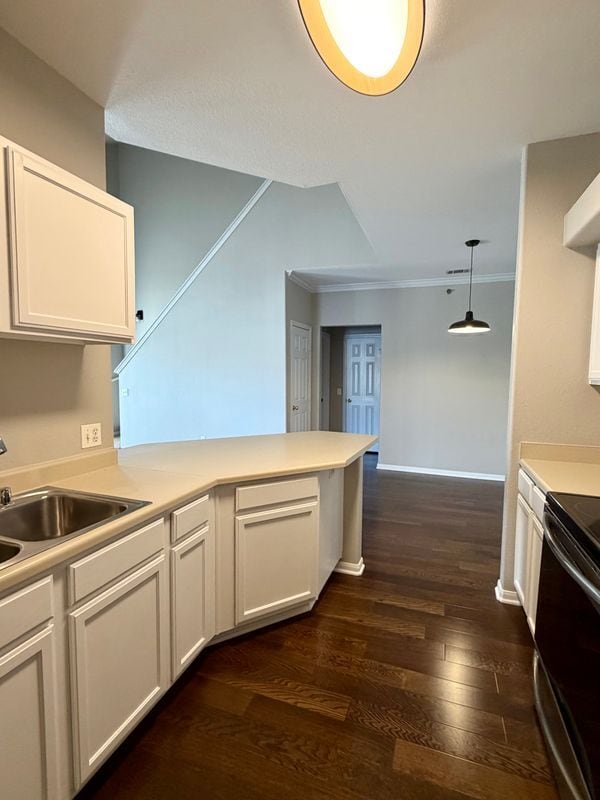 Building Photo - 6013 Castlegate Dr W