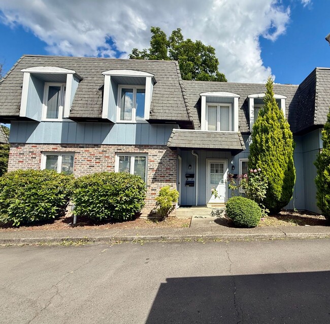 Building Photo - Cozy 2-Story Townhome In Beaverton | 2 BD | 1.5 BA | Back Deck Overlooking a Scenic Creek | W/S/T...