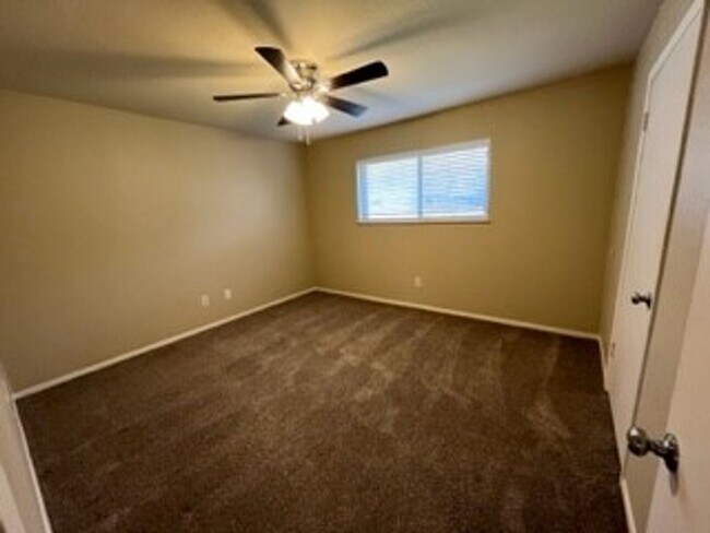 Building Photo - 8414 Cambridge Rd. #C03