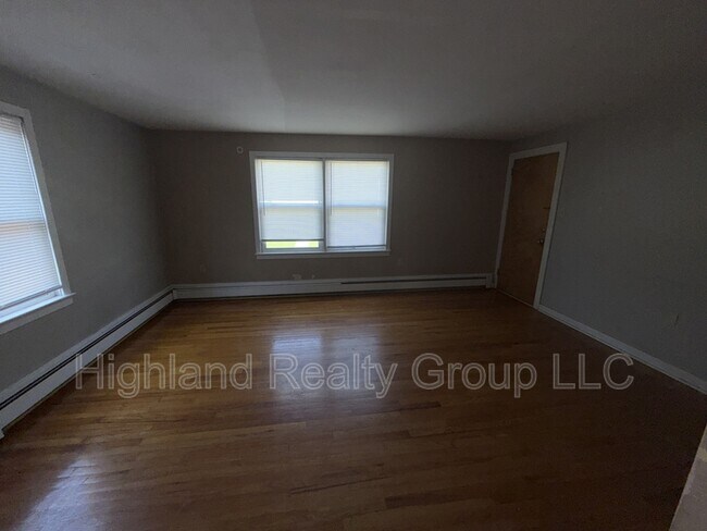 Building Photo - 2515 Woodlawn St