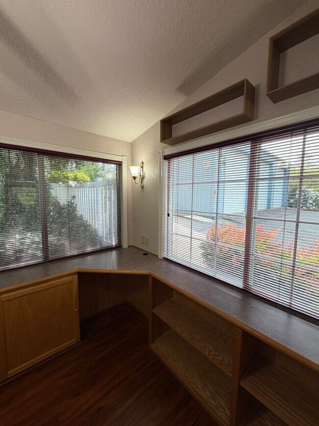 Building Photo - Rare 3-Acre 3BR Home in South Salem – Shops, Workspace & Greenhouses