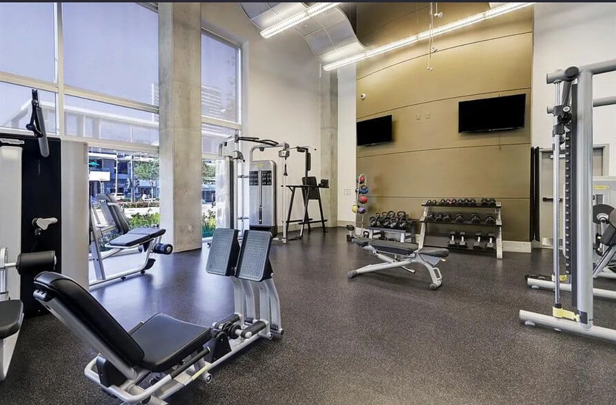 Building Photo - 1901 Post Oak Blvd