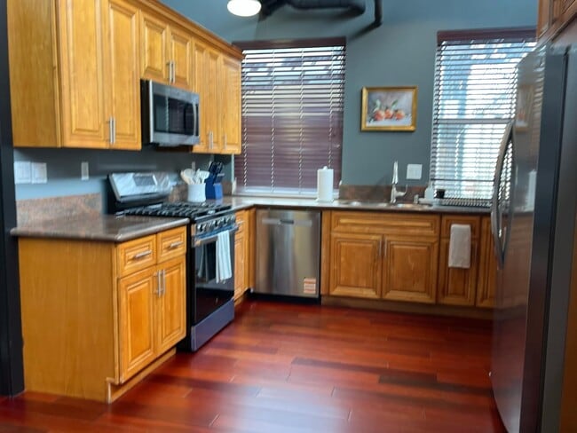 Building Photo - 730 E 3rd St