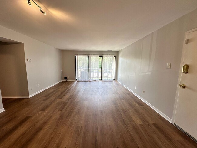 Building Photo - Available for Immediate Move-In – 2 Bed | 2 Bath Condo