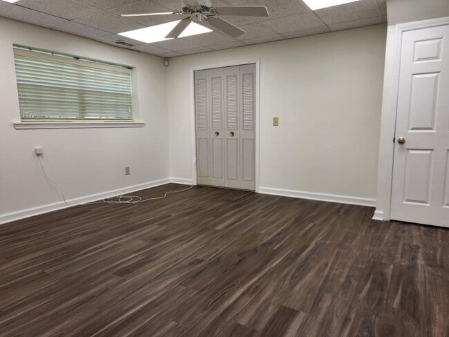 Building Photo - 1181 Lake Shore Cir