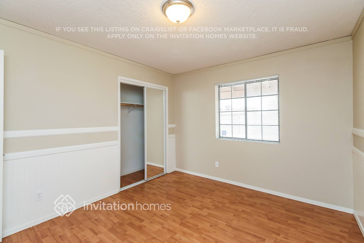 Building Photo - 687 E Del Rio St