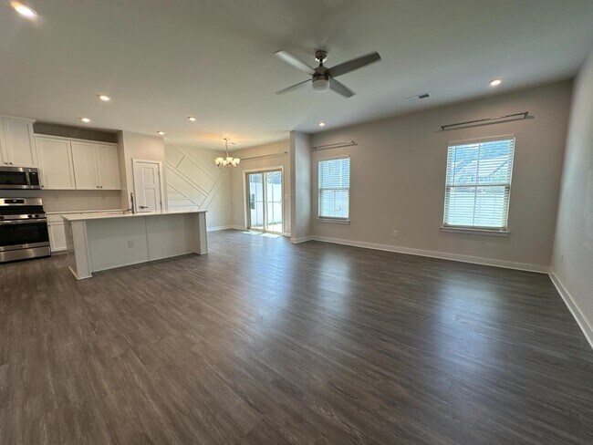 Building Photo - 145 Beacon Dr