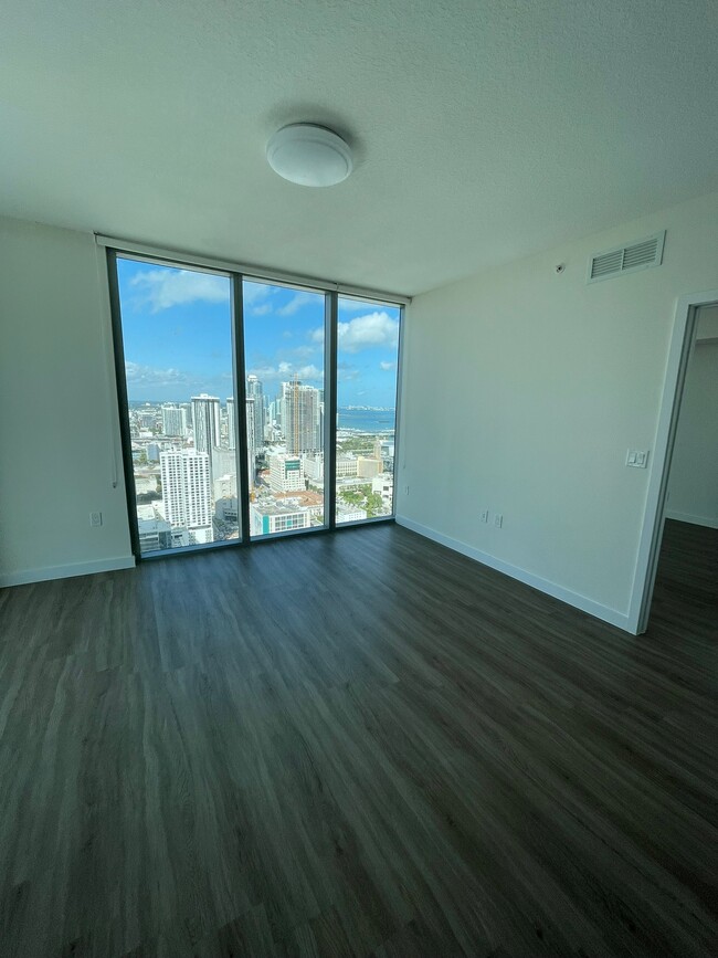 Building Photo - 155 S Miami Ave