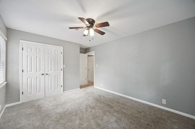Building Photo - 553 Cane River Ln