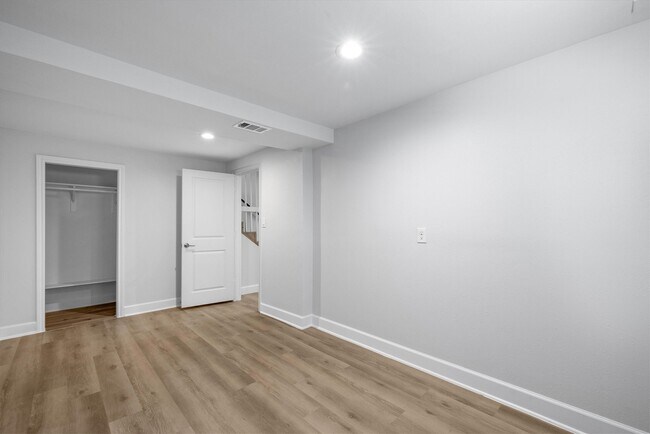 Building Photo - 1010 27th St