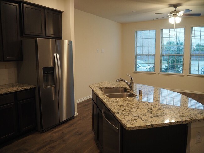 Building Photo - 2407 Klamath Dr