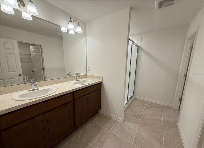 Building Photo - 215 Glass Onion Dr