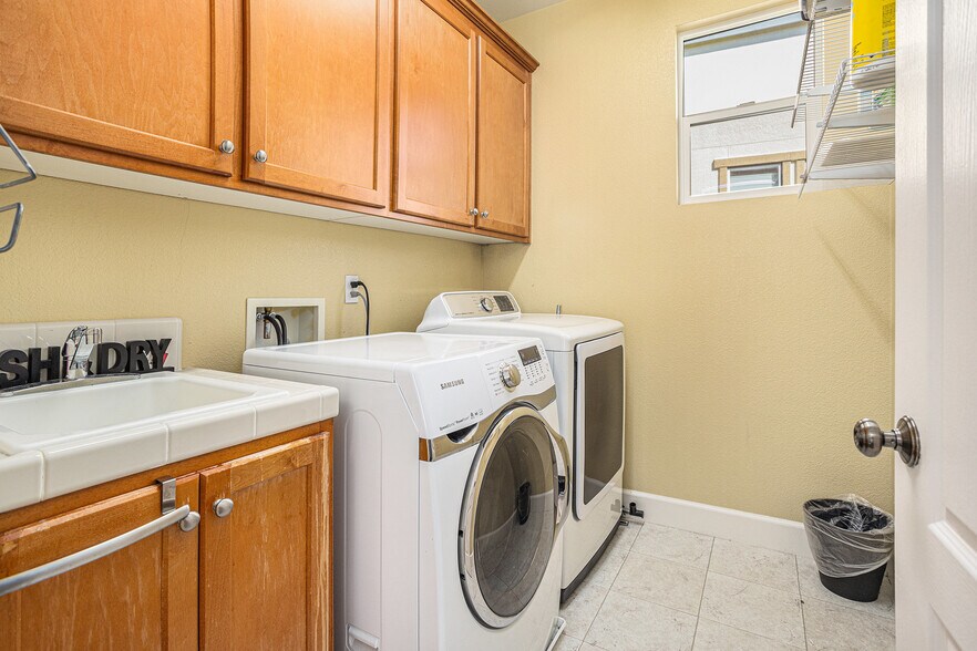 Building Photo - 2580 Harlow Ln