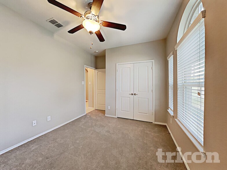 Building Photo - 529 Cheyenne Dr