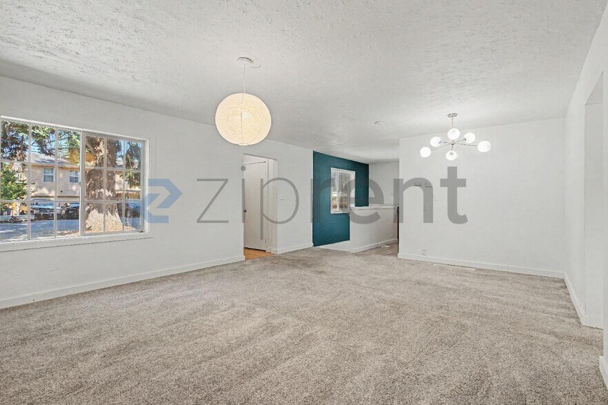 Building Photo - Unit