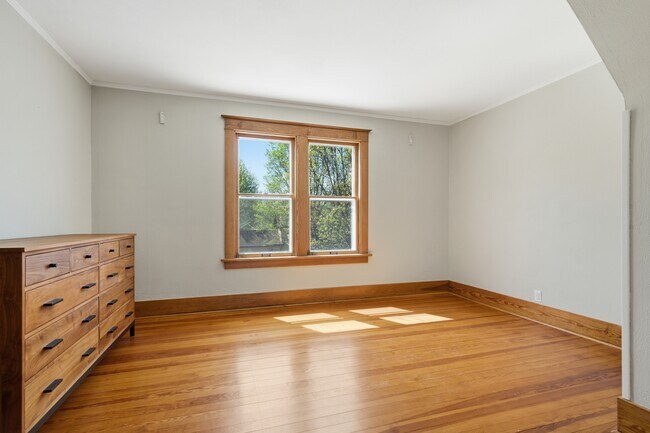 Building Photo - 1154 Hotz Ave