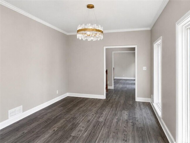 Building Photo - 4521 S Roberts Dr