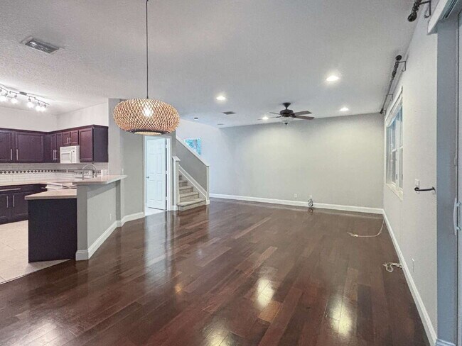 Building Photo - Spacious 3BR Townhome in Gated Villa Palma | Garage | Community Pool