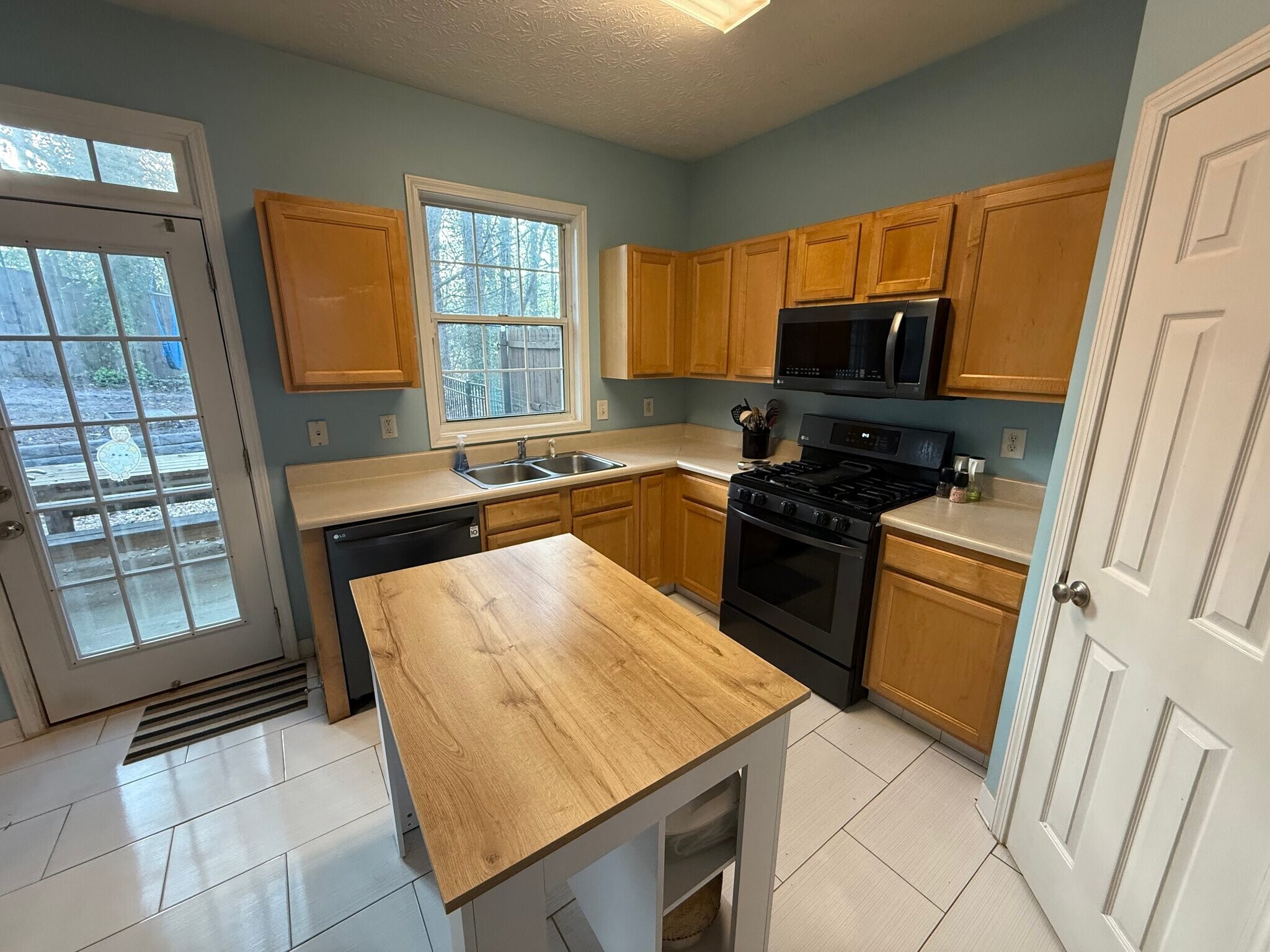 Building Photo - 2591 Avery Park Cir