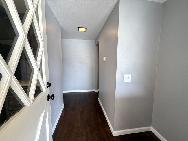 Building Photo - 7616 Dartmoor Ave