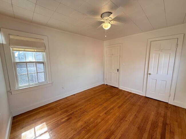 Building Photo - 730 S Littler Ave