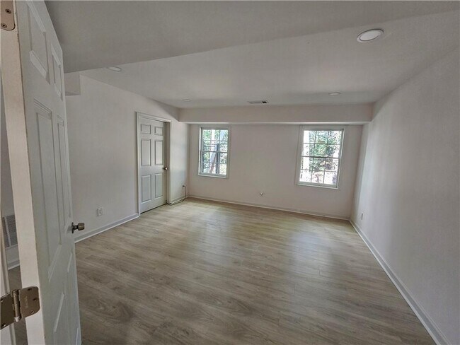 Building Photo - 2530 Wellsley Ln