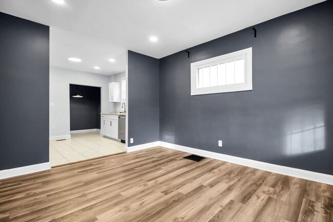 Building Photo - 587 S Ogden Ave