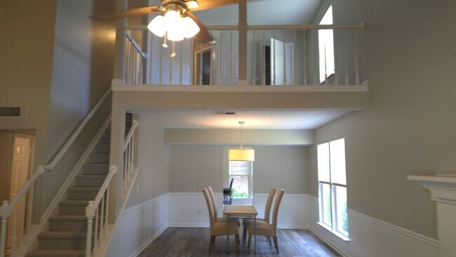 Building Photo - 10480 Summer Creek Dr