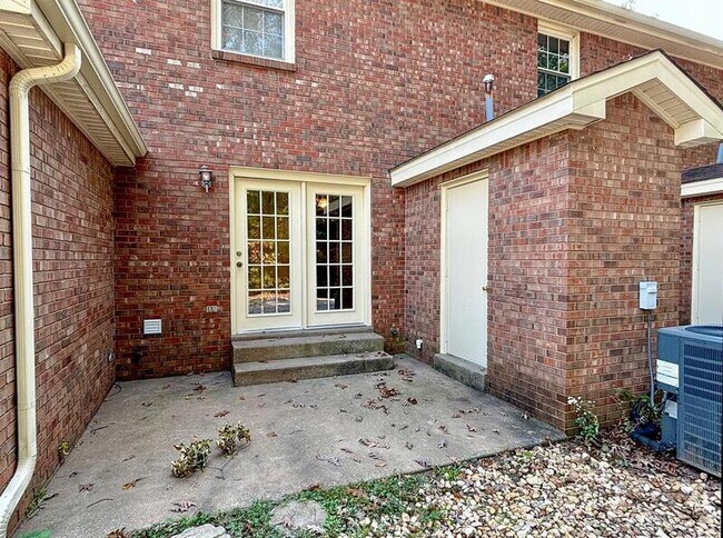 Building Photo - 610 Sango Rd