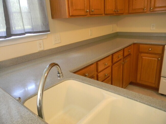 Building Photo - Great Home in Moncks Corner