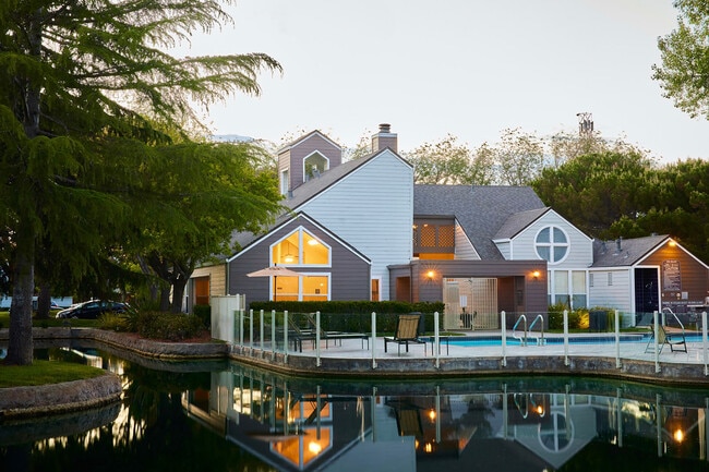 Building Photo - 541 Cutwater Ln