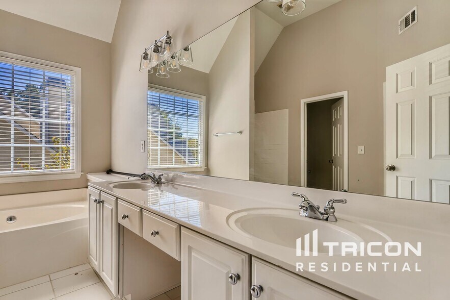 Building Photo - 206 Brightwater Dr