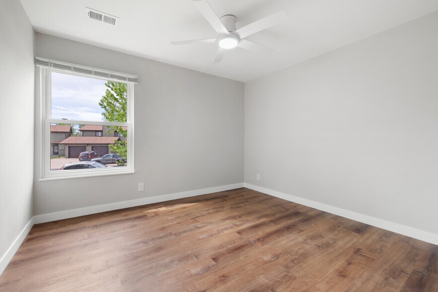 Building Photo - 1606 Cottonwood Dr