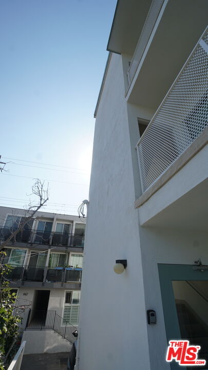 Building Photo - 844 6th St