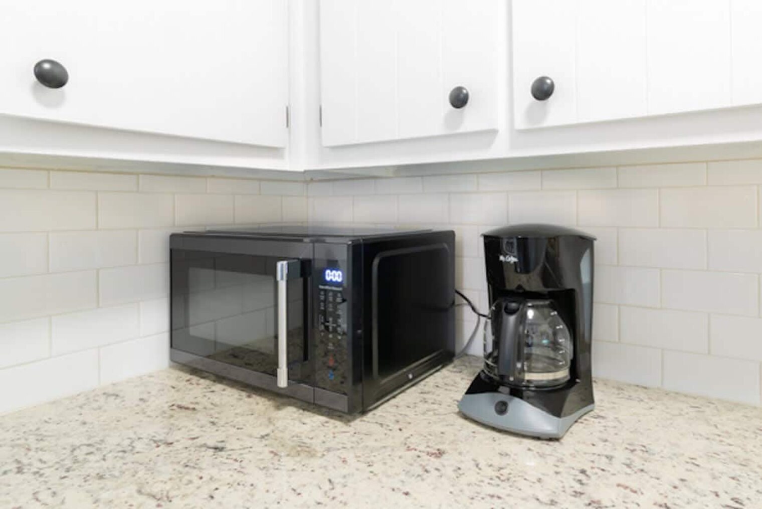 Building Photo - 3912 Crestview Dr