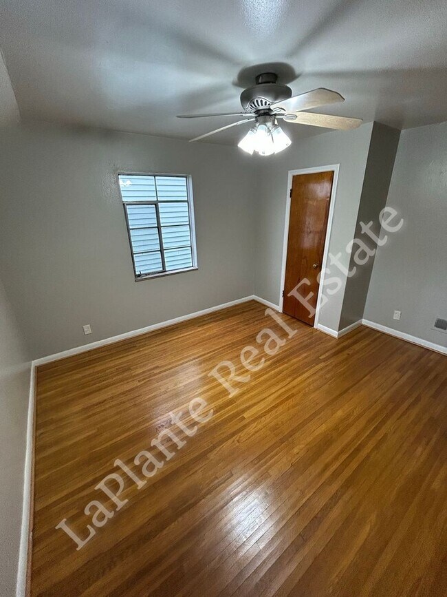 Building Photo - 1421 N Ravine Pkwy