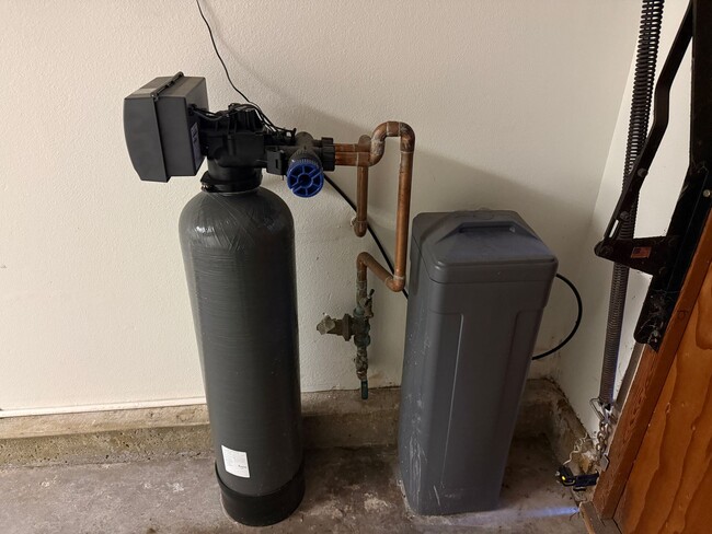 Building Photo - Fully Remodeled 2bed/2bath Townhouse.