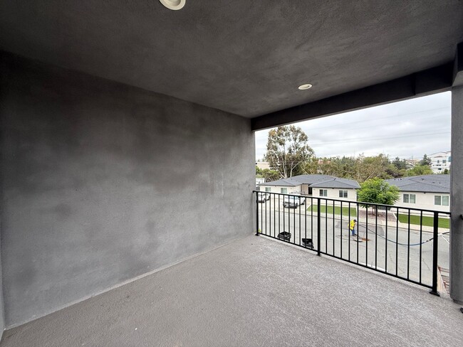 Building Photo - 5317-5319 West Falls VIew Dr.