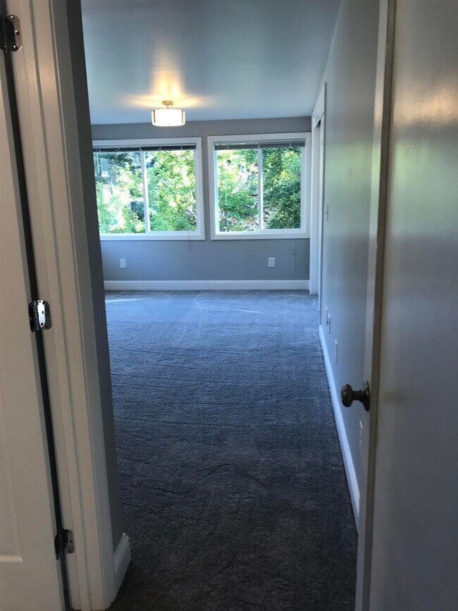 Building Photo - 7630 Terrace Dr