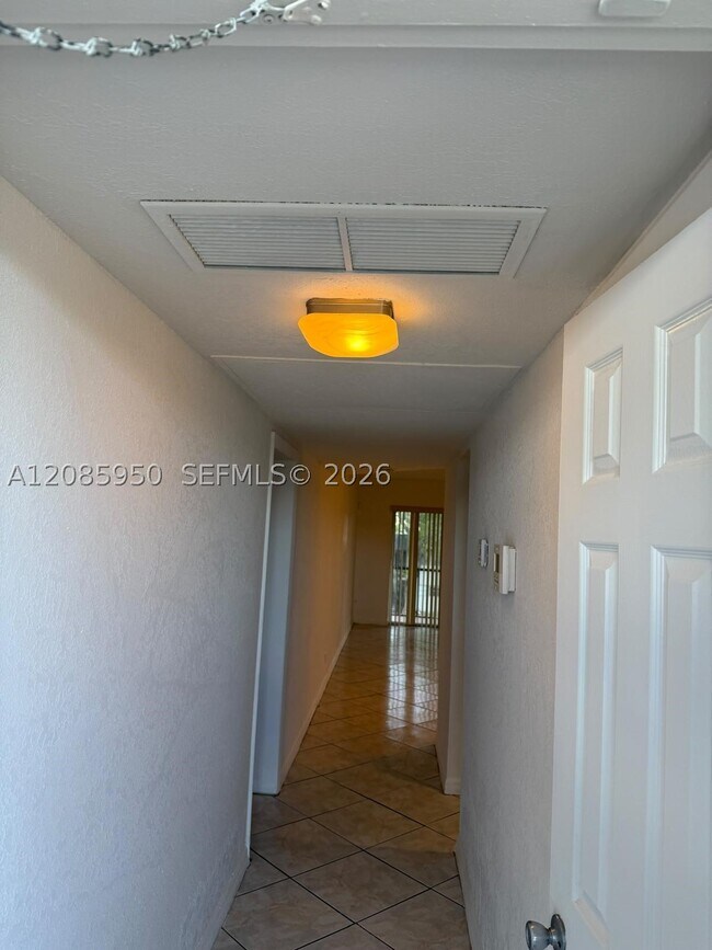 Building Photo - 8040 N Colony Cir