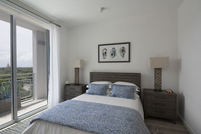 Building Photo - The Henry